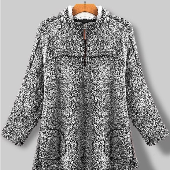 LAST ONE ✨The softest fleece sweater - Picture 3 of 8